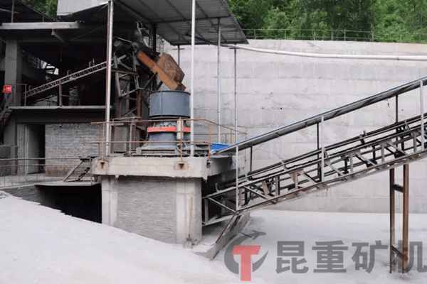 液压单缸圆锥破碎机现场